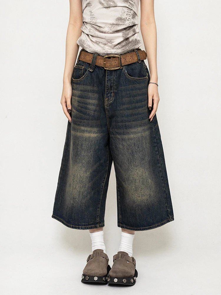 Flattering high-waist design